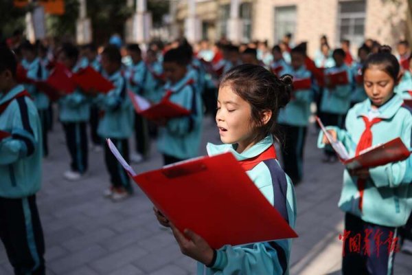 杨方配资 新疆伊犁巴彦岱村：文学之风延绵半个世纪